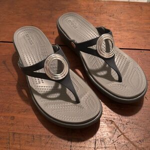 Croc thong sandal